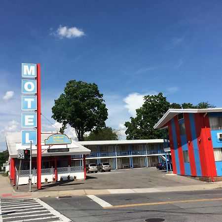 Village Motel Ellenville Экстерьер фото