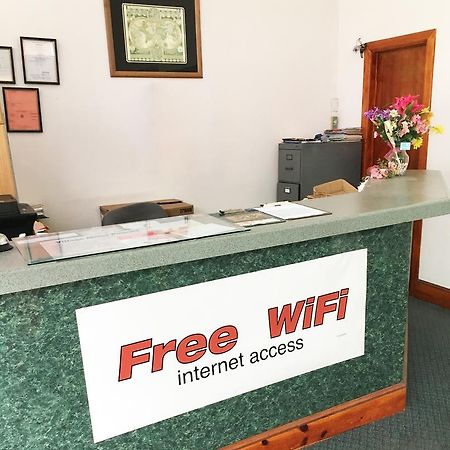 Village Motel Ellenville Экстерьер фото