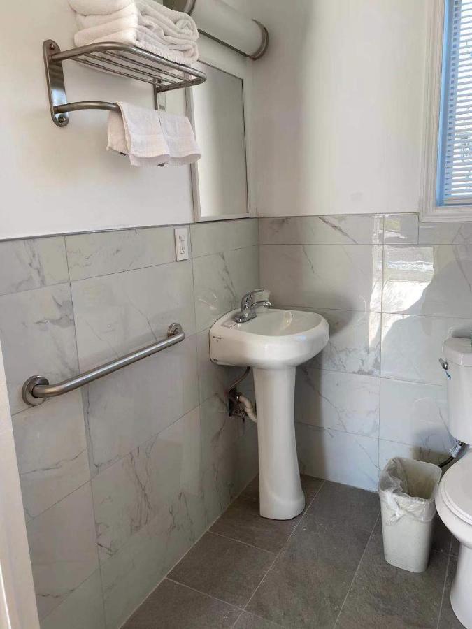 Village Motel Ellenville Экстерьер фото