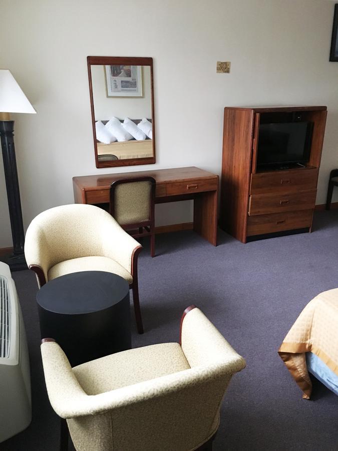Village Motel Ellenville Экстерьер фото