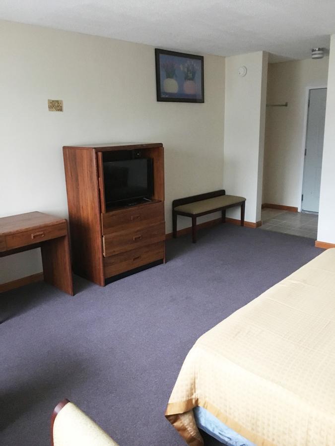 Village Motel Ellenville Экстерьер фото