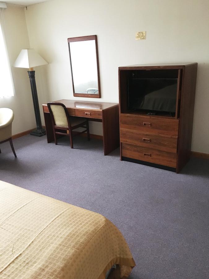 Village Motel Ellenville Экстерьер фото